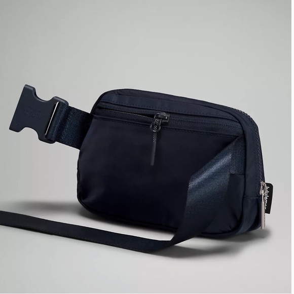 Lululemon Everything Belt Bag True Navy - Picture 4 of 6